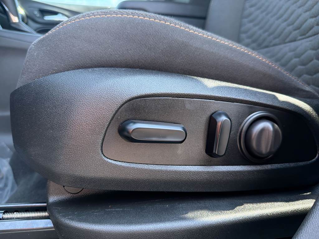 Thumbnail: 2020 Chevrolet Equinox - 27