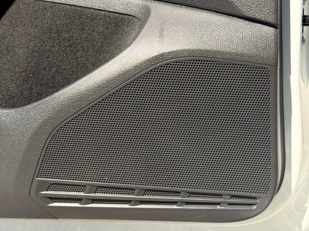 Thumbnail: 2017 Volkswagen Golf - 34