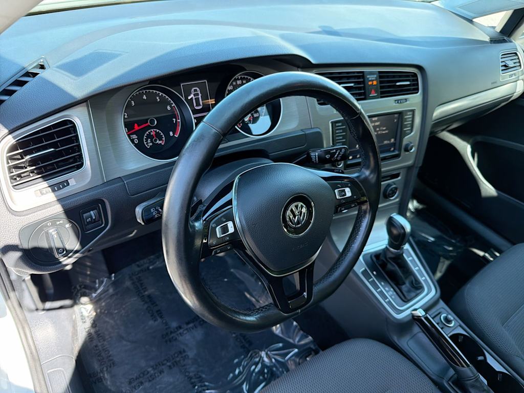 Thumbnail: 2017 Volkswagen Golf - 2