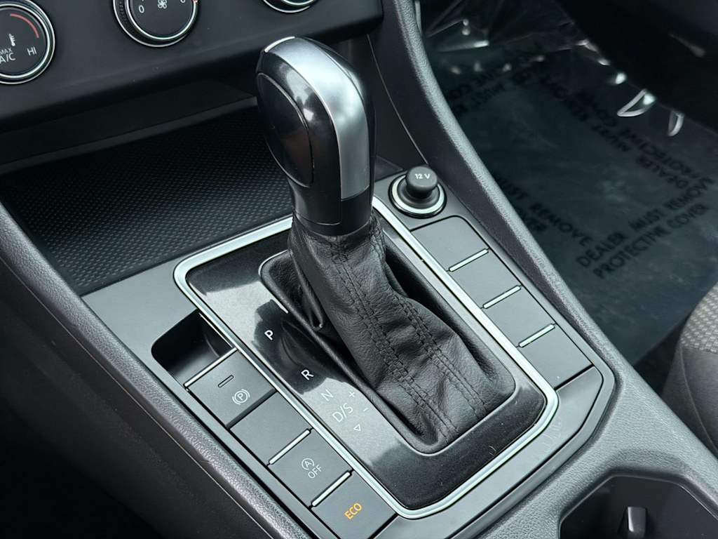 Thumbnail: 2019 Volkswagen Jetta - 15