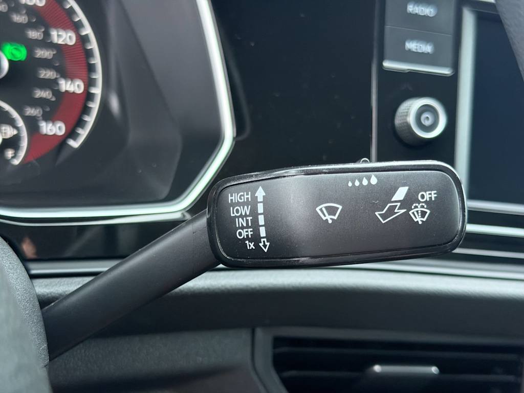 Thumbnail: 2019 Volkswagen Jetta - 16