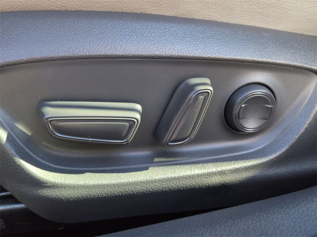 Thumbnail: 2019 Toyota Camry - 28