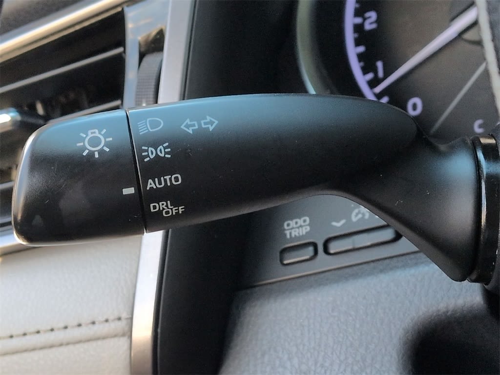 Thumbnail: 2019 Toyota Camry - 32