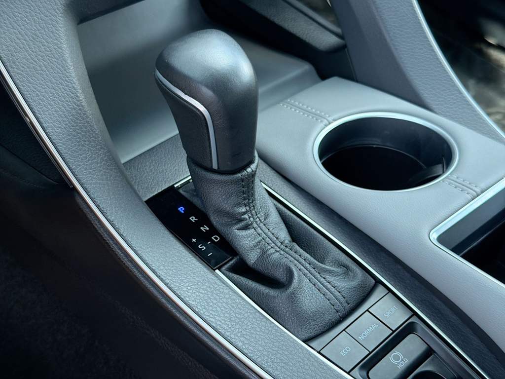 Thumbnail: 2022 Toyota Avalon - 16