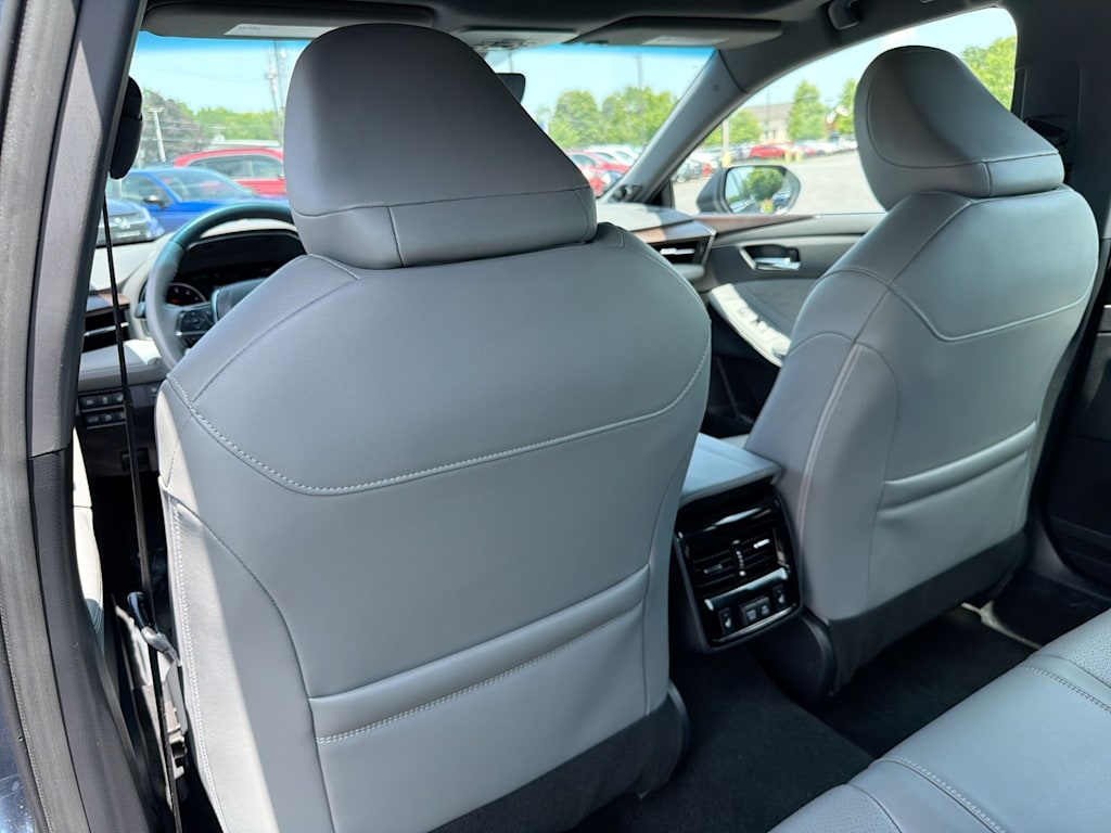 Thumbnail: 2022 Toyota Avalon - 11
