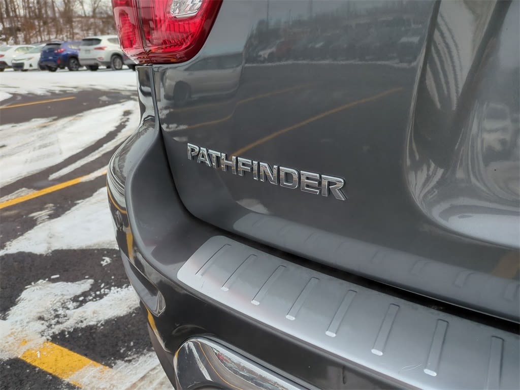 2020 Nissan Pathfinder S 23