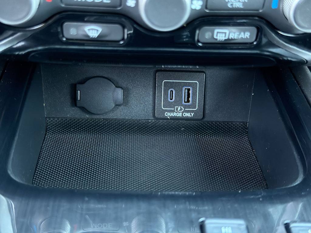 Thumbnail: 2019 Nissan Pathfinder - 17