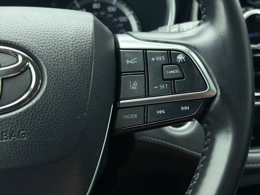 Thumbnail: 2021 Toyota Highlander - 31