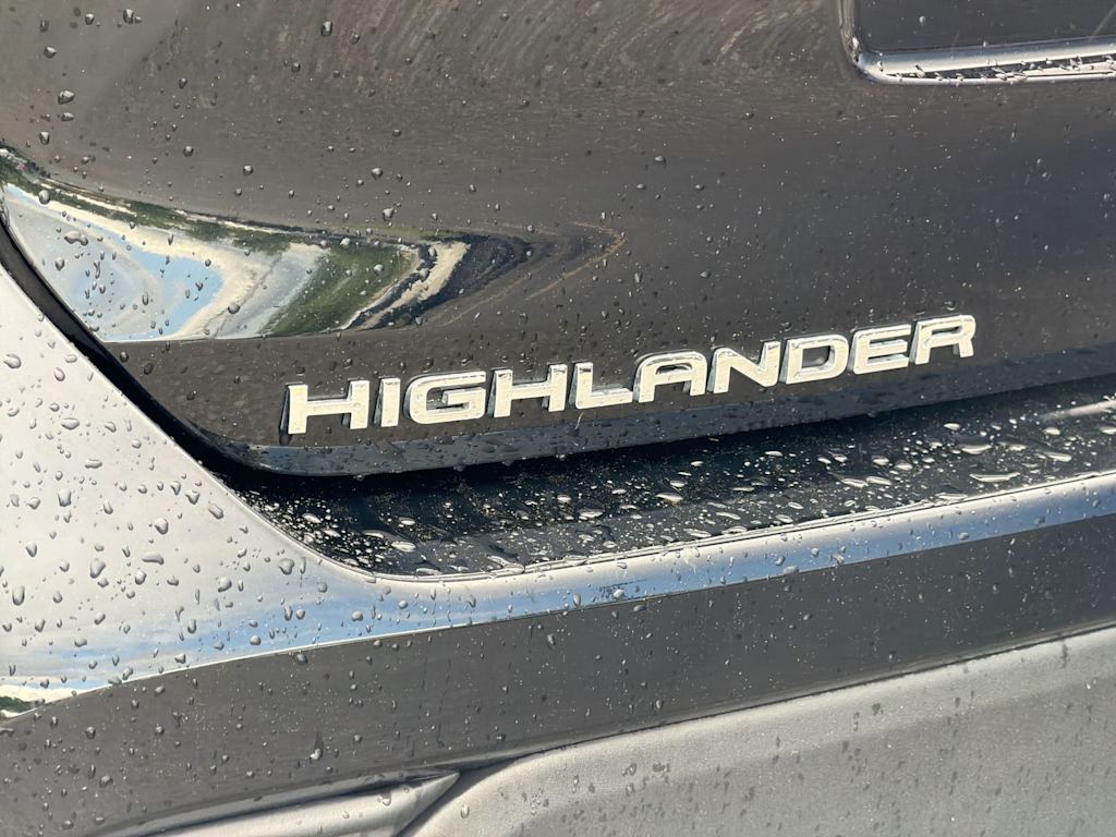Thumbnail: 2021 Toyota Highlander - 25