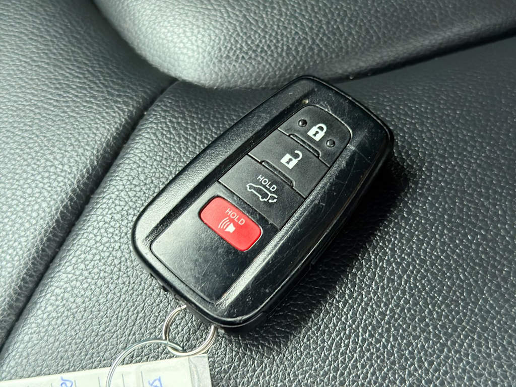 Thumbnail: 2021 Toyota Highlander - 18