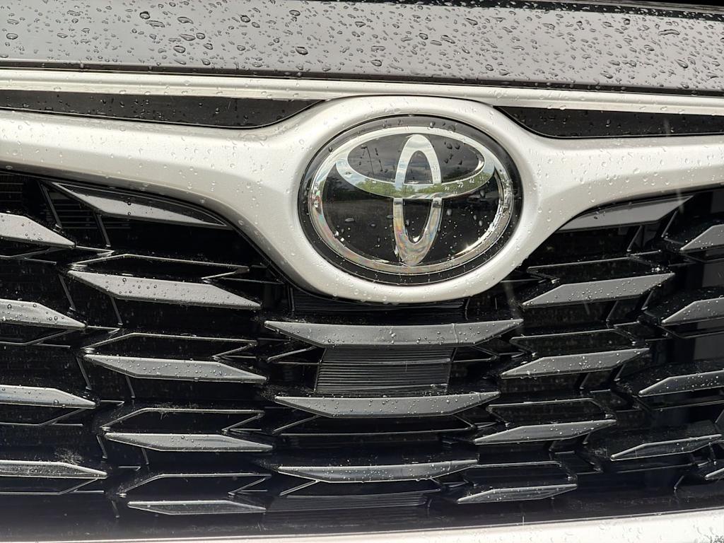 Thumbnail: 2021 Toyota Highlander - 6