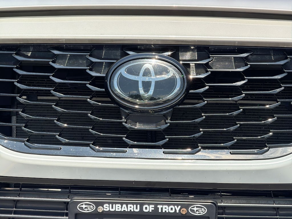 Thumbnail: 2023 Toyota Highlander - 7