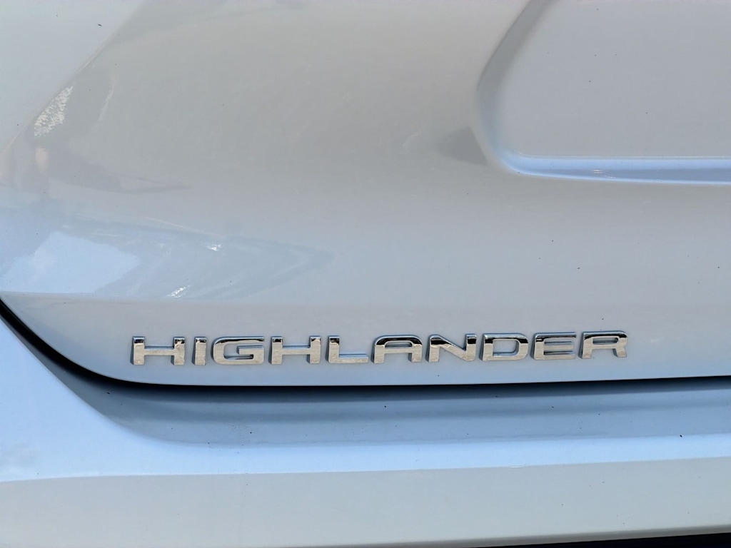 Thumbnail: 2023 Toyota Highlander - 25