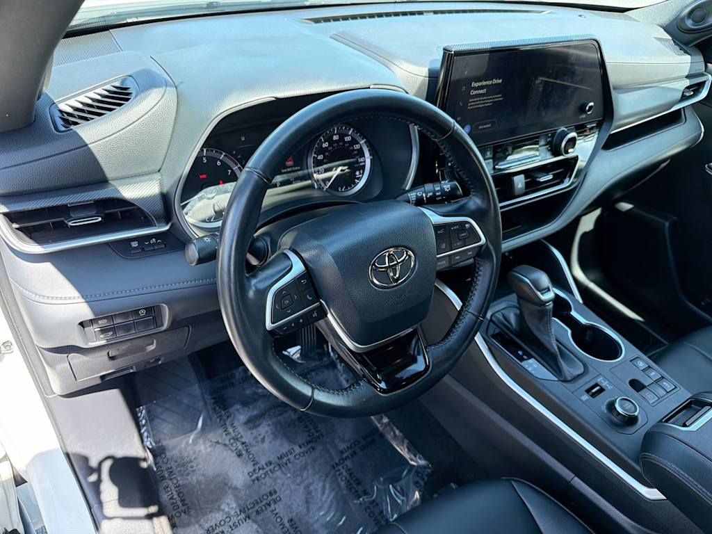 Thumbnail: 2023 Toyota Highlander - 2