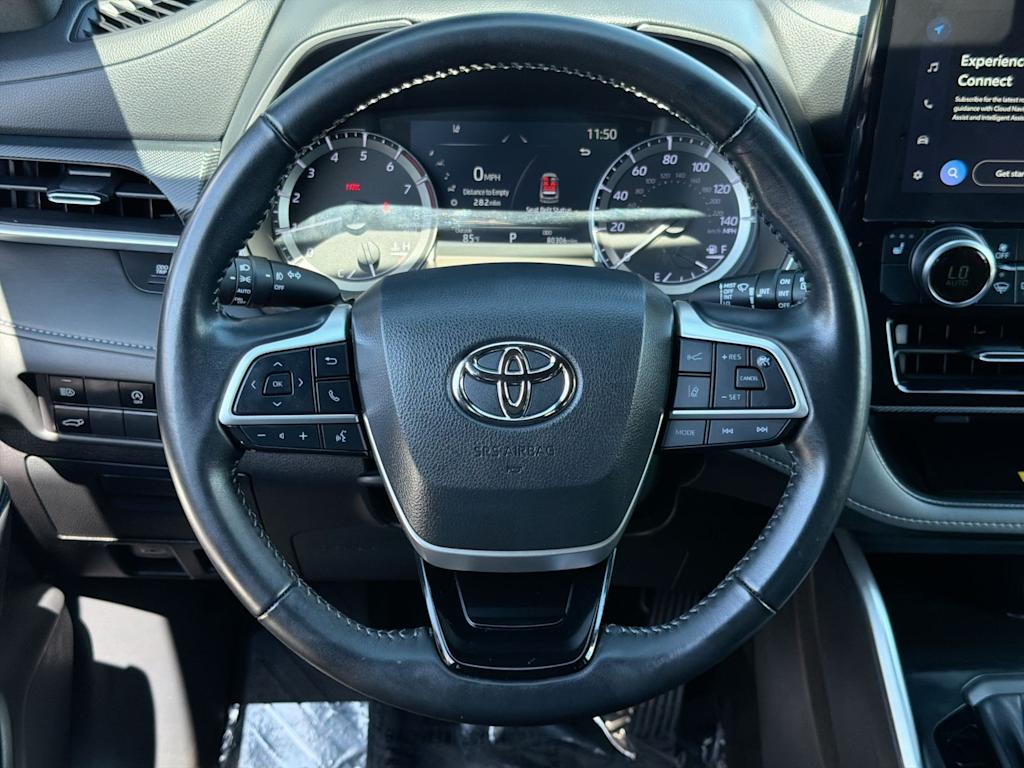 Thumbnail: 2023 Toyota Highlander - 14