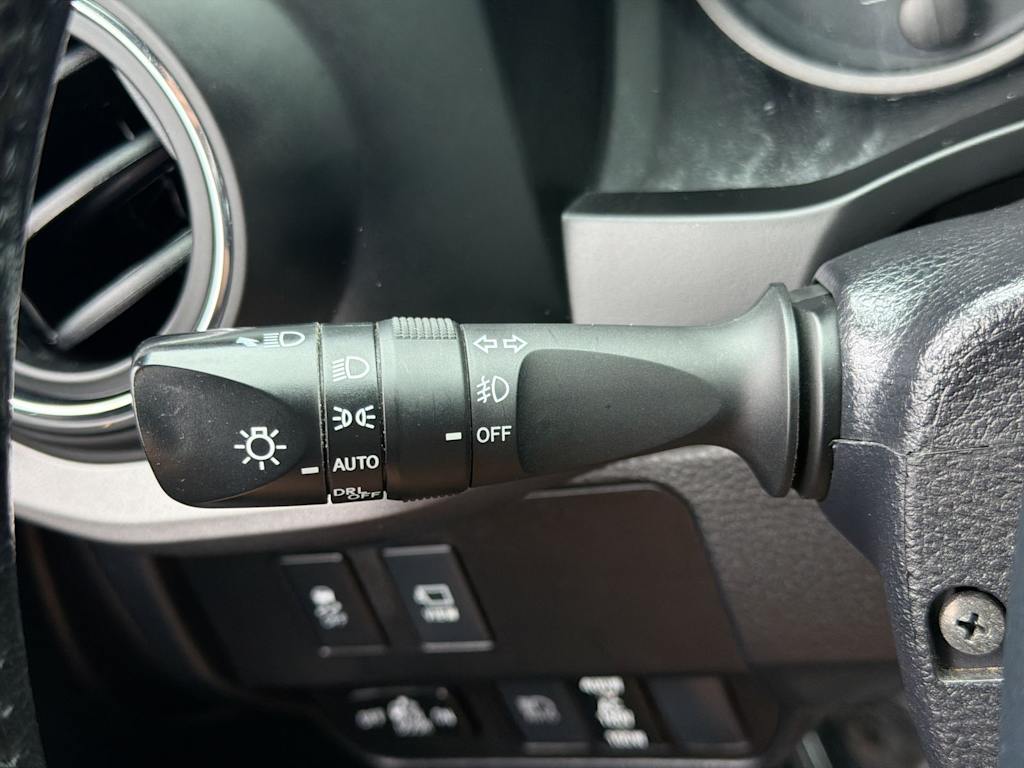 Thumbnail: 2020 Toyota Tacoma - 33