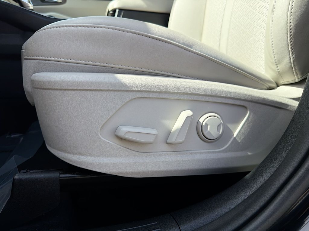 Thumbnail: 2022 Kia Sorento - 25