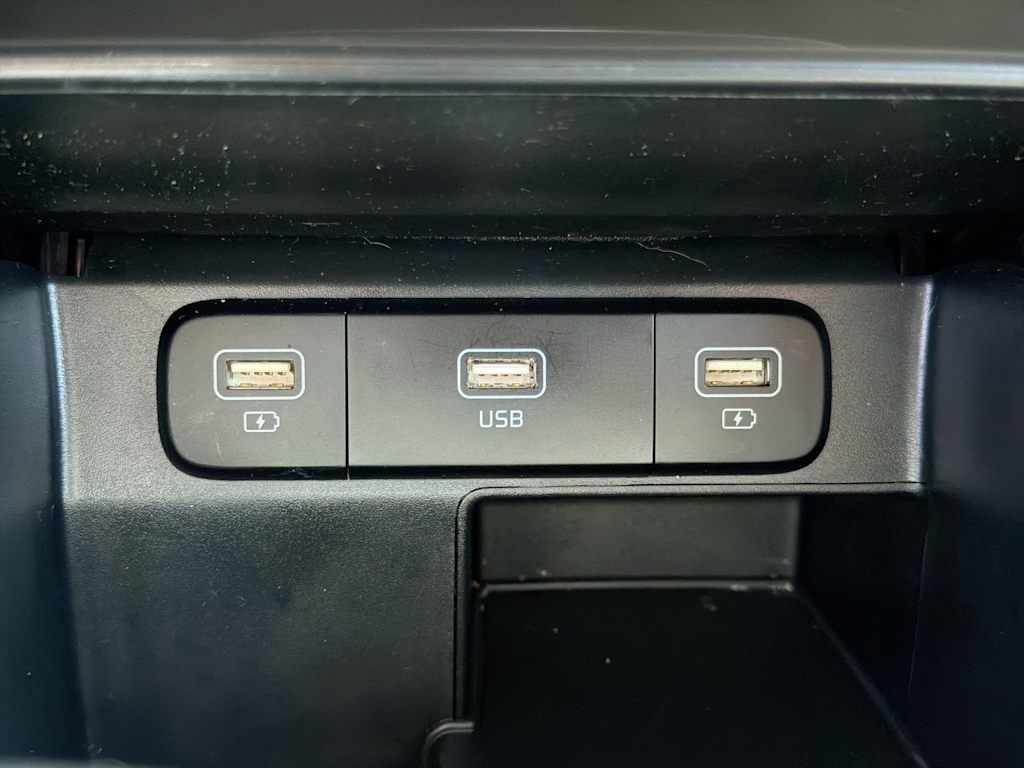 Thumbnail: 2022 Kia Sorento - 35