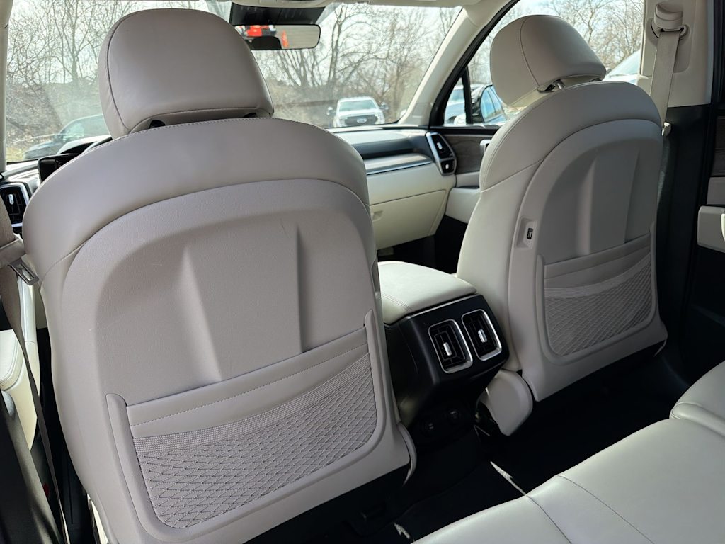 Thumbnail: 2022 Kia Sorento - 17