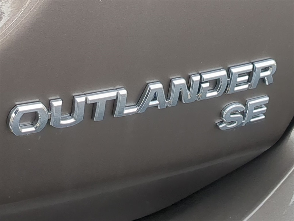 2016 Mitsubishi Outlander SE 26