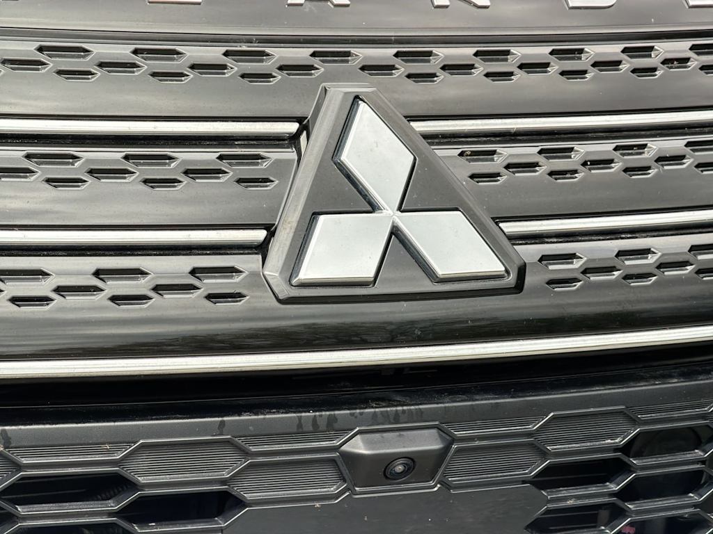 Thumbnail: 2022 Mitsubishi Outlander - 7