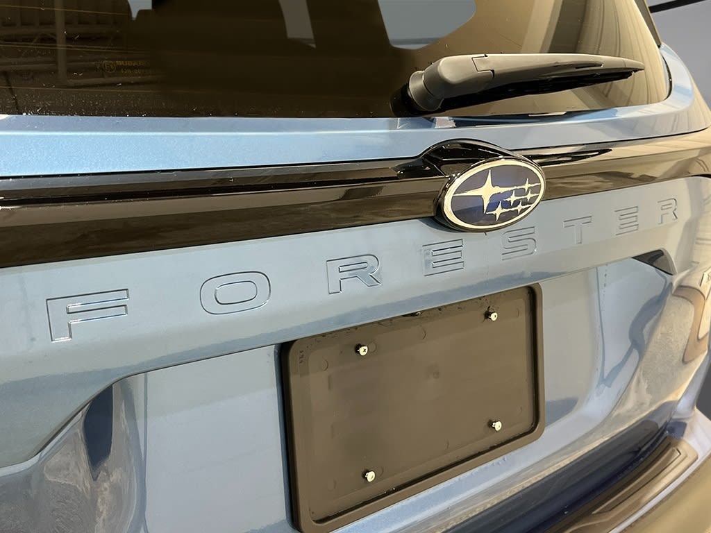 2025 Subaru Forester Touring 18