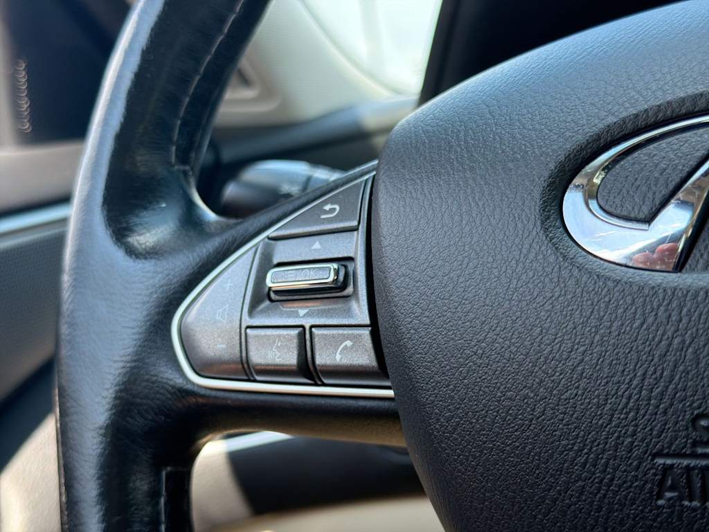 Thumbnail: 2015 INFINITI Q50 - 30