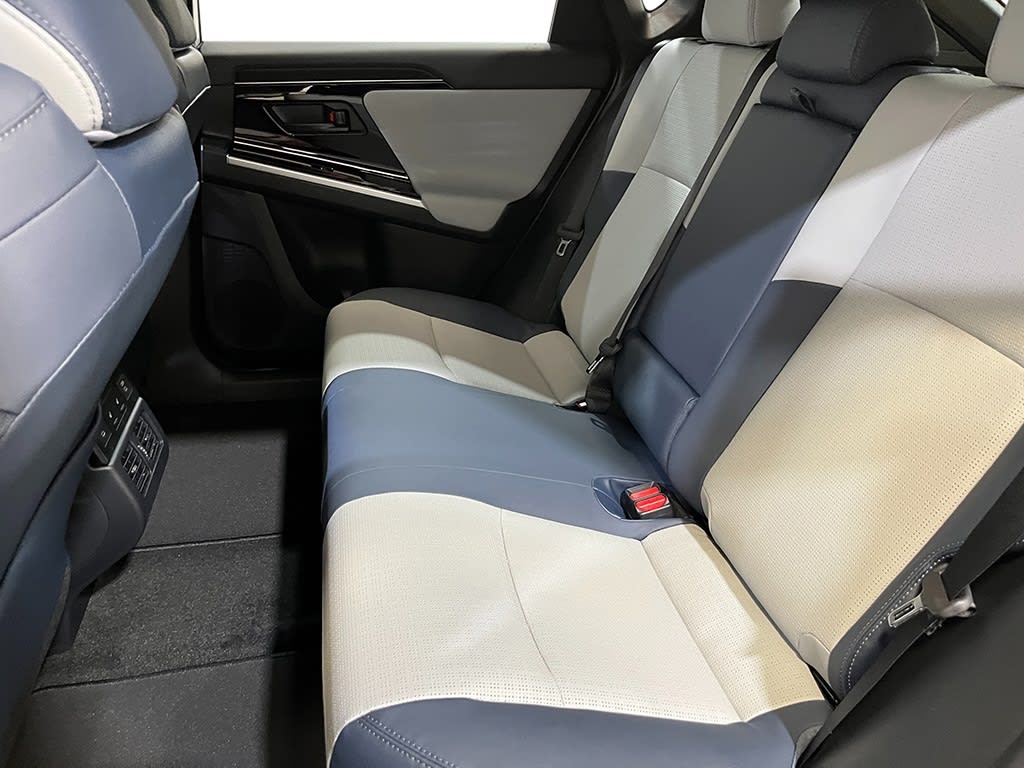 2025 Subaru Solterra Touring 12