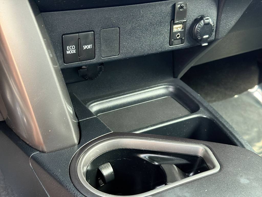 Thumbnail: 2018 Toyota RAV4 - 35