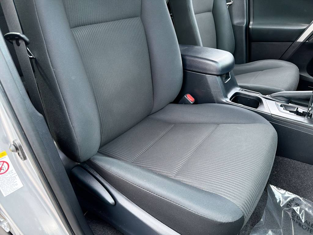 Thumbnail: 2018 Toyota RAV4 - 28