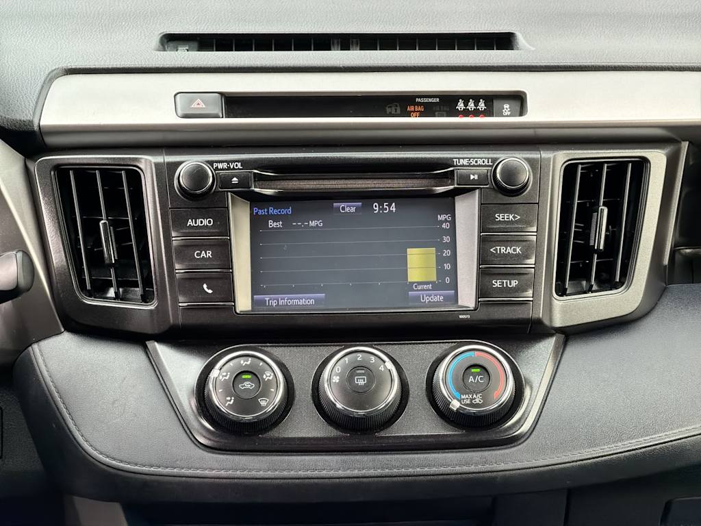 Thumbnail: 2018 Toyota RAV4 - 32