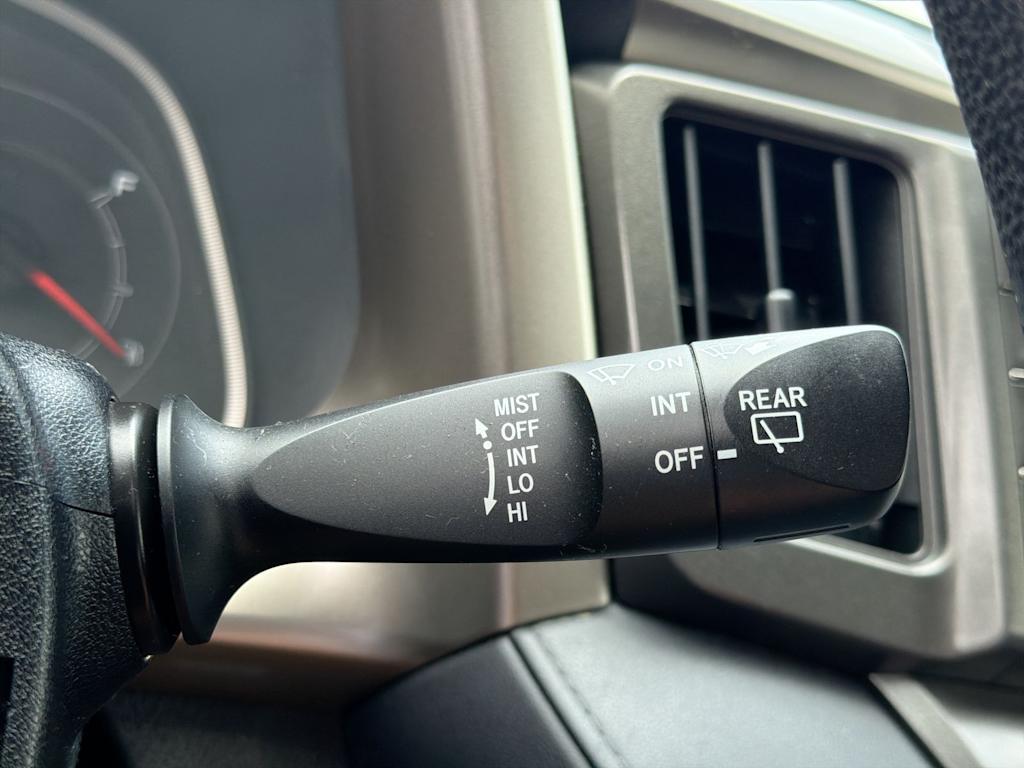 Thumbnail: 2015 Toyota RAV4 - 31