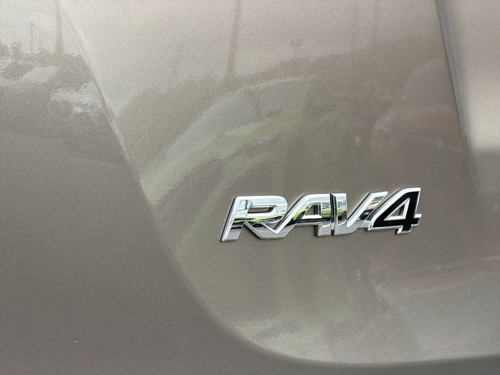 Thumbnail: 2015 Toyota RAV4 - 25