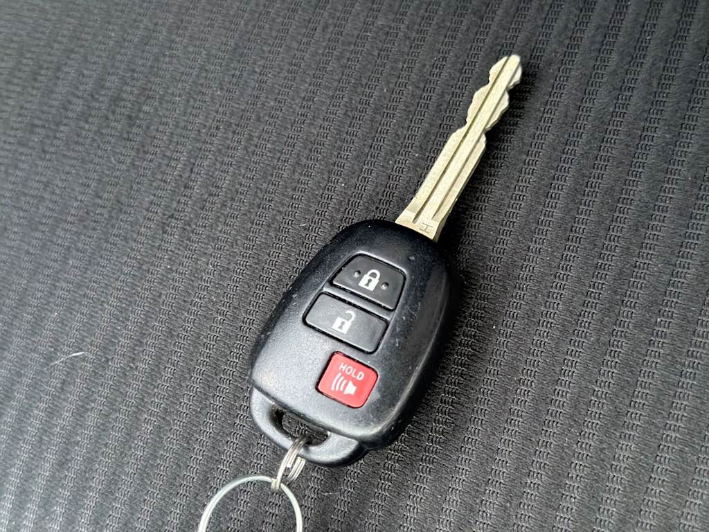 Thumbnail: 2015 Toyota RAV4 - 18