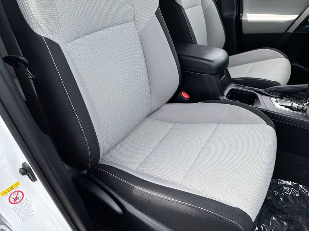 Thumbnail: 2017 Toyota RAV4 - 30