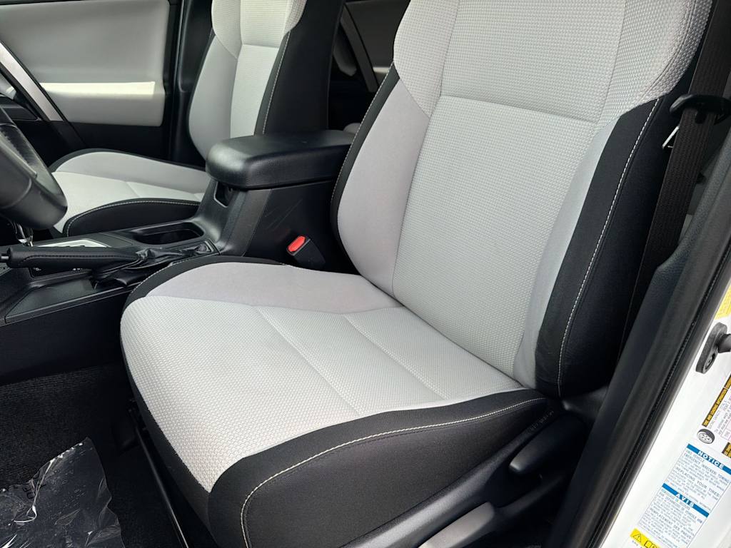 Thumbnail: 2017 Toyota RAV4 - 9