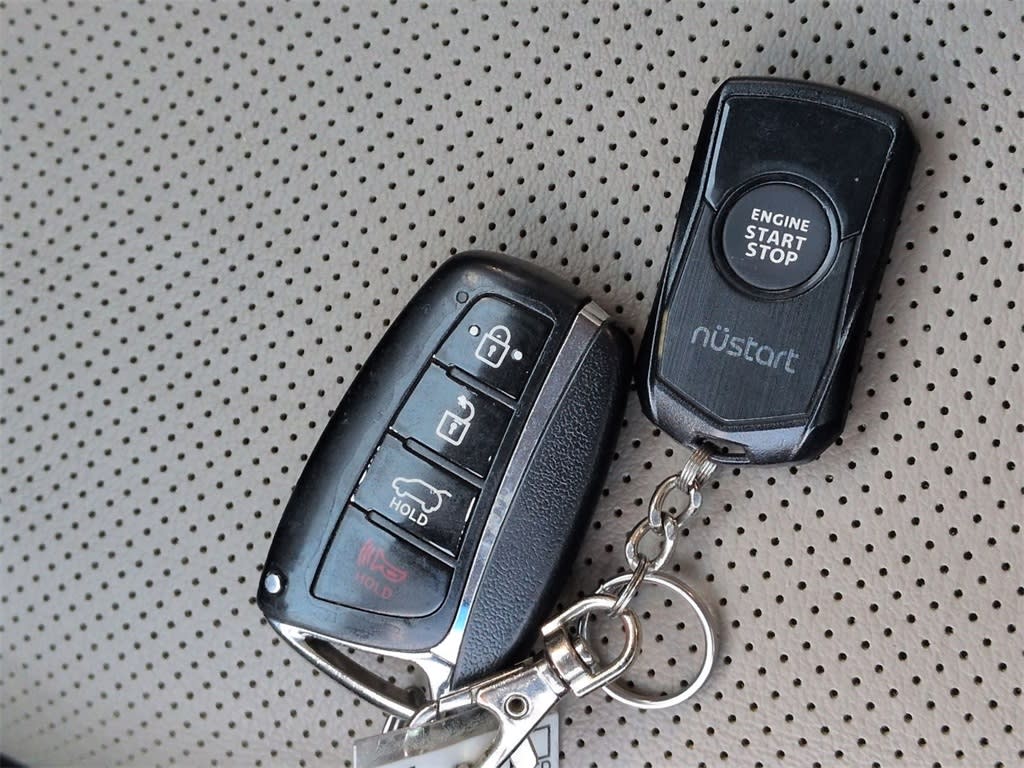 Thumbnail: 2015 Hyundai Santa Fe - 18