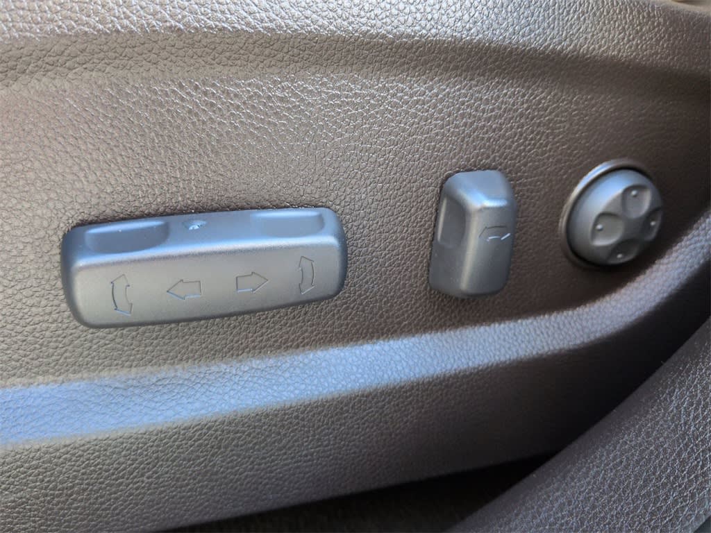 Thumbnail: 2015 Hyundai Santa Fe - 27