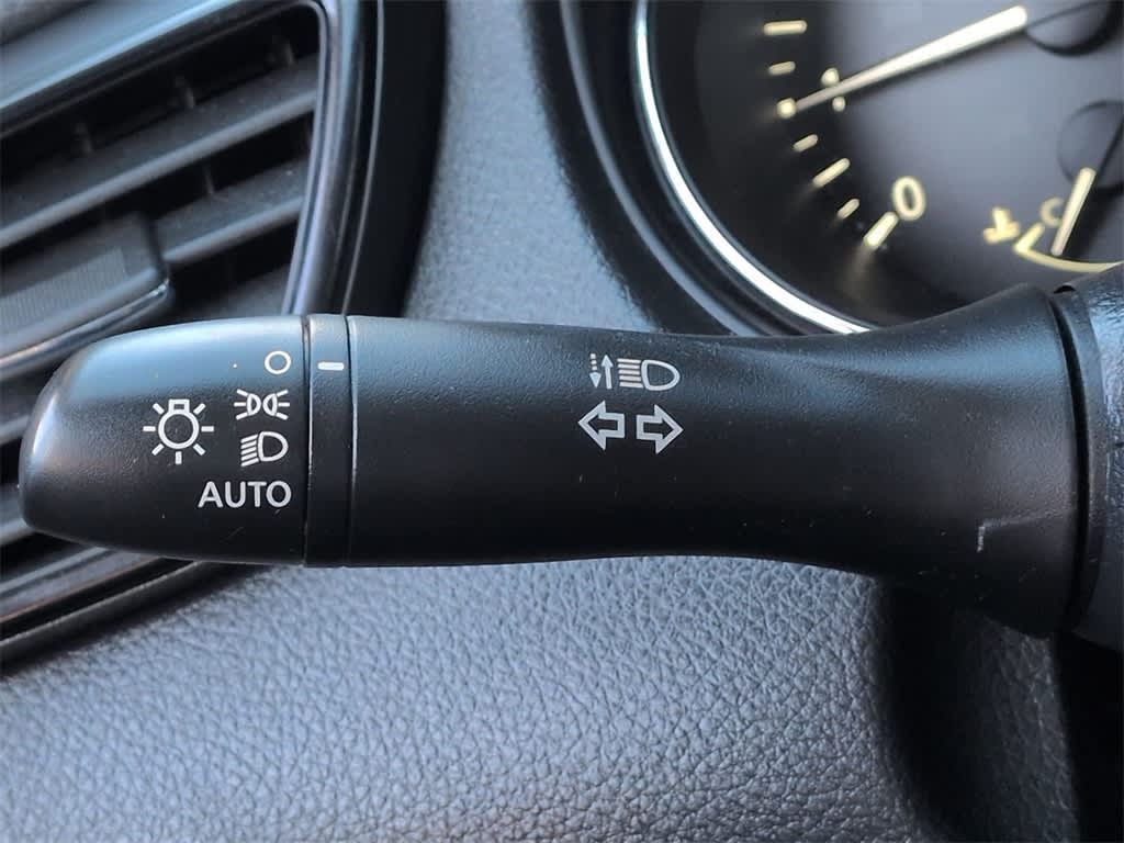 Thumbnail: 2019 Nissan Rogue - 16