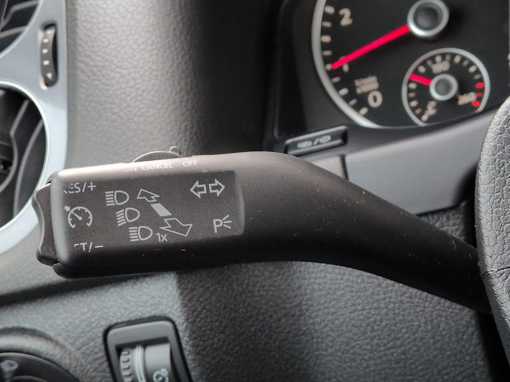 Thumbnail: 2018 Volkswagen Tiguan - 16