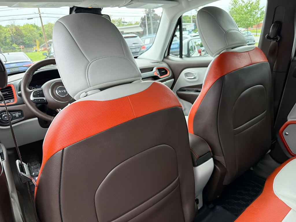 Thumbnail: 2016 Jeep Renegade - 11