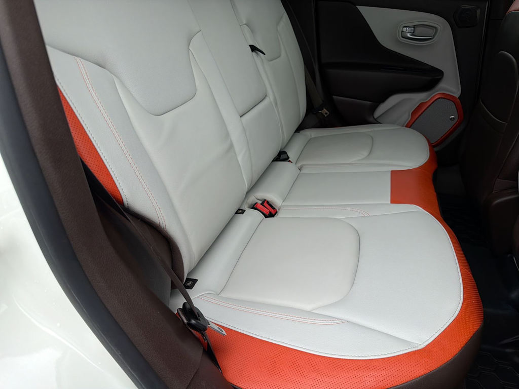 Thumbnail: 2016 Jeep Renegade - 28