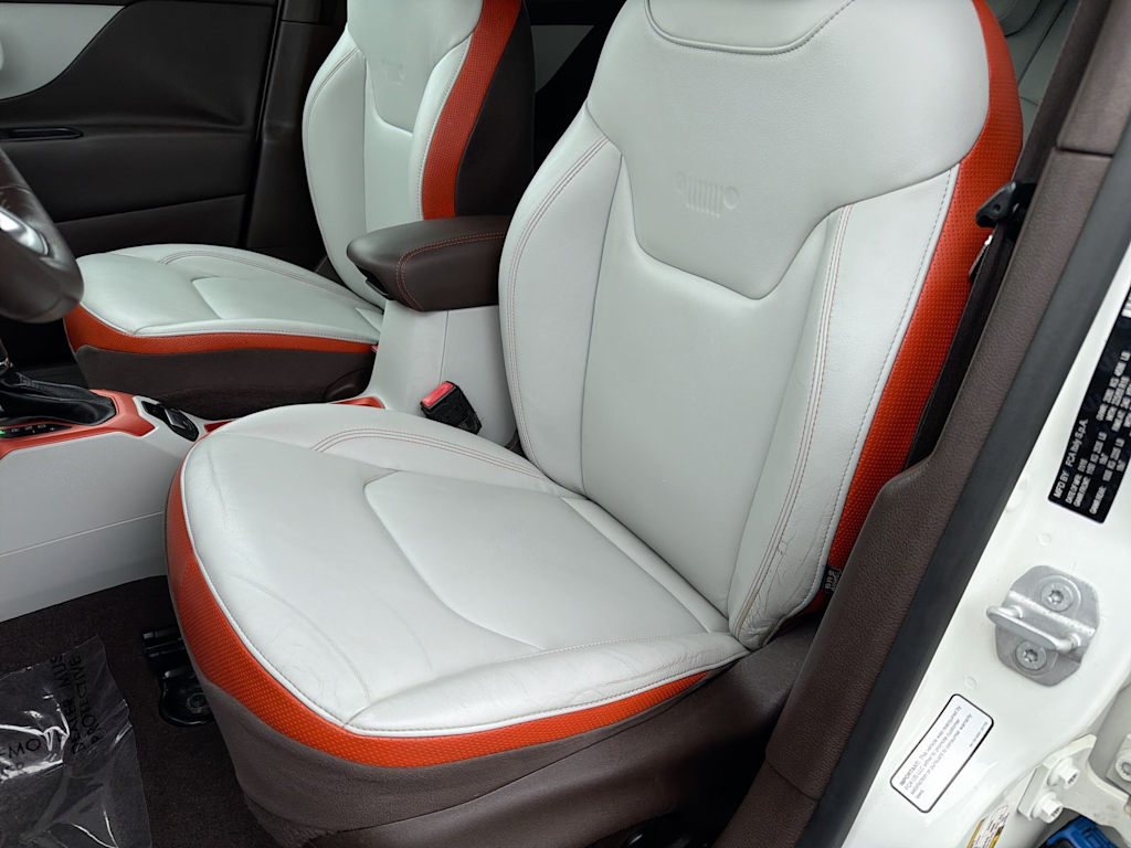 Thumbnail: 2016 Jeep Renegade - 10
