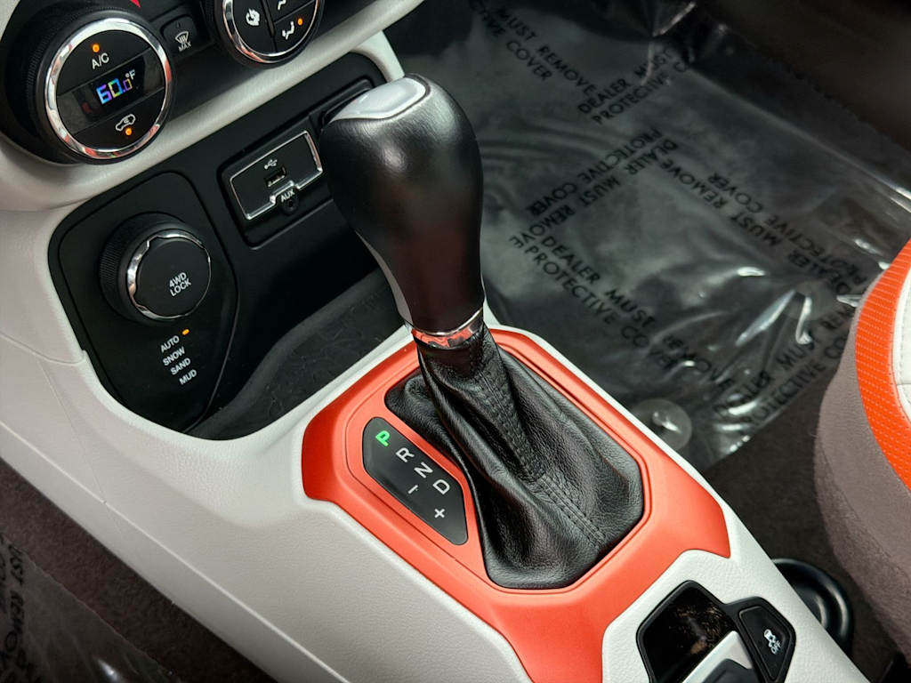 Thumbnail: 2016 Jeep Renegade - 15