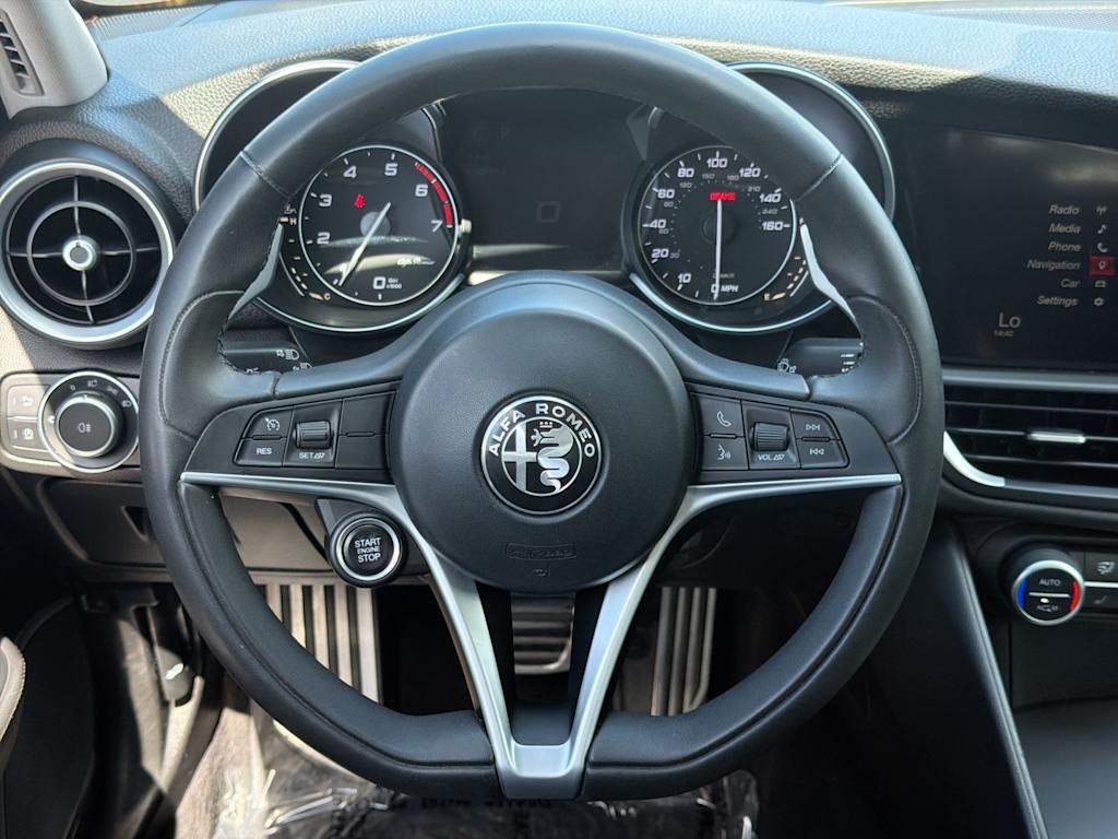Thumbnail: 2017 Alfa Romeo Giulia - 12