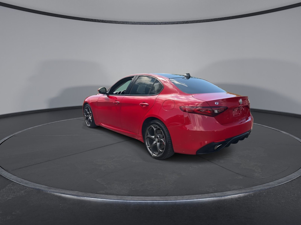 Thumbnail: 2017 Alfa Romeo Giulia - 20