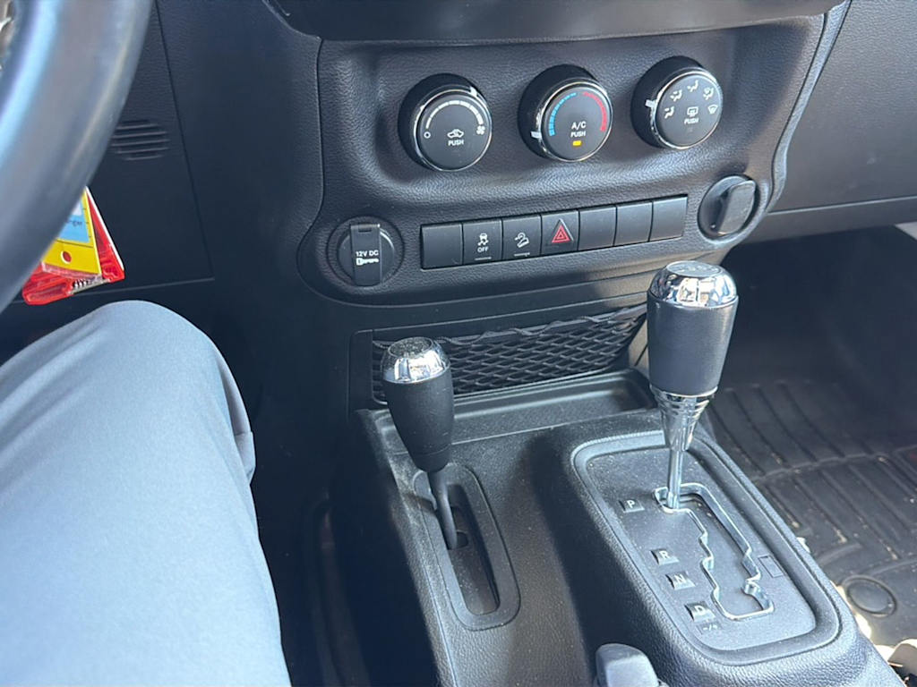 Thumbnail: 2017 Jeep Wrangler - 10