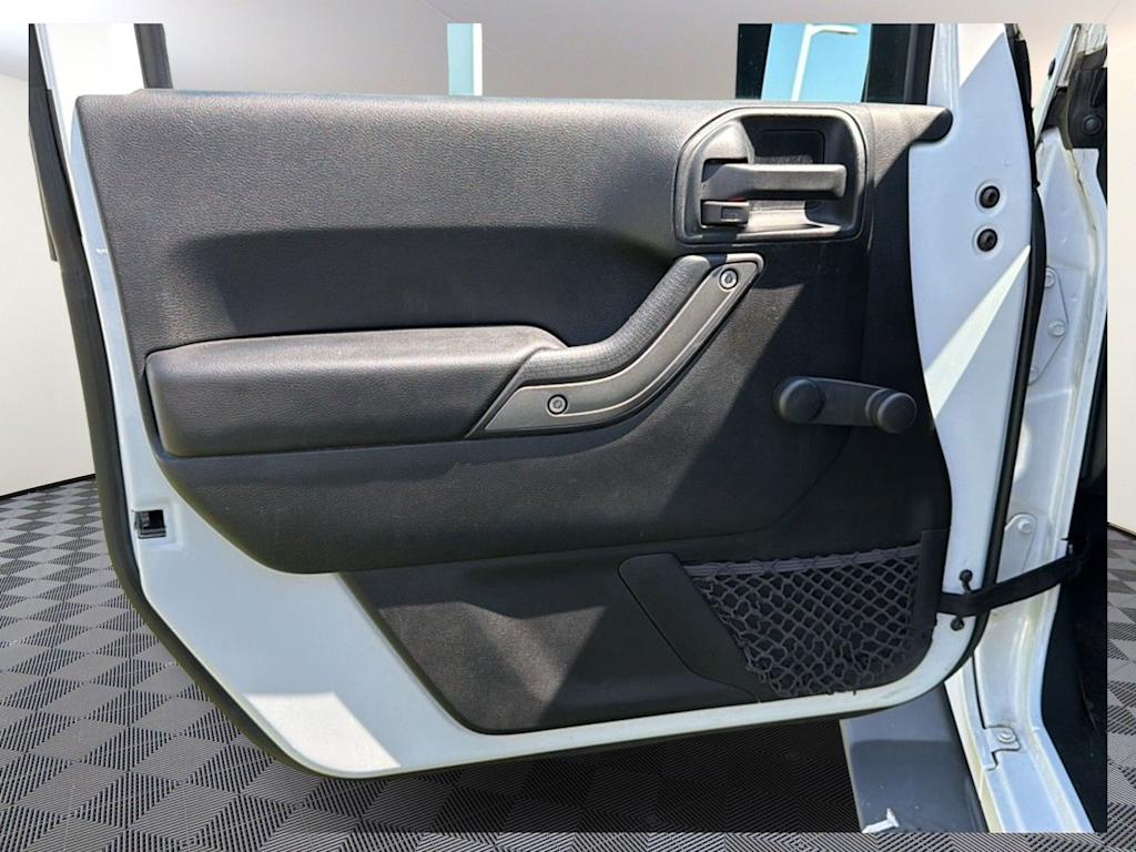 Thumbnail: 2017 Jeep Wrangler - 15