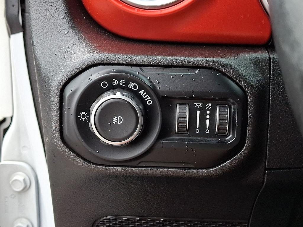 Thumbnail: 2020 Jeep Wrangler - 28