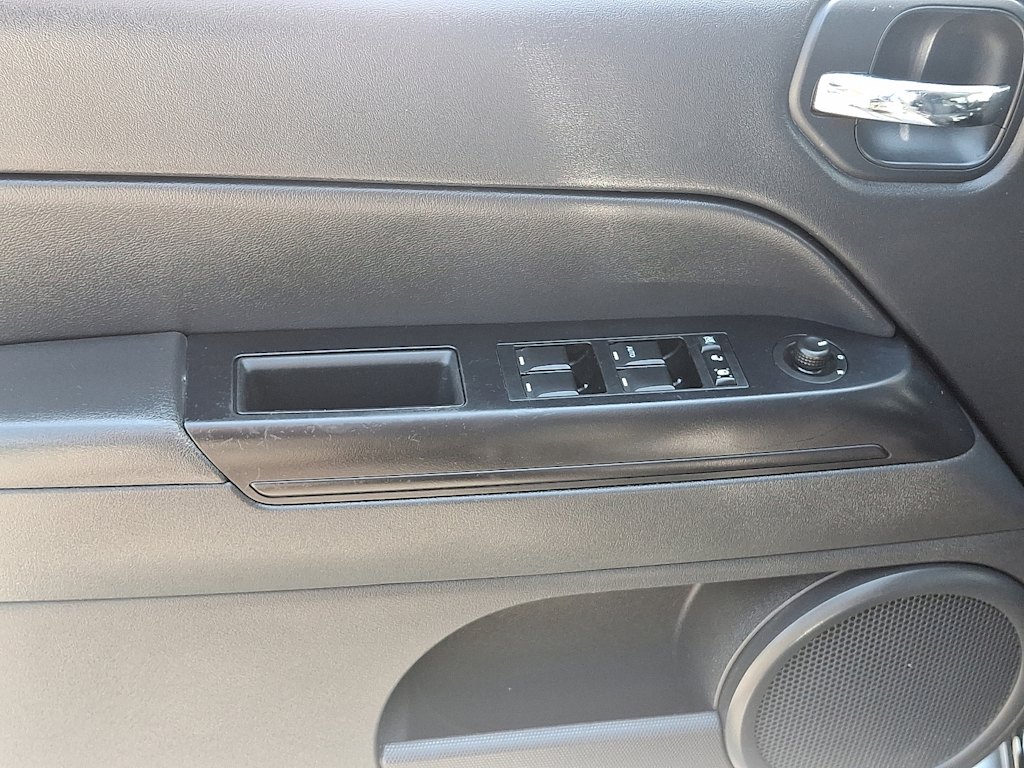 Thumbnail: 2014 Jeep Patriot - 18